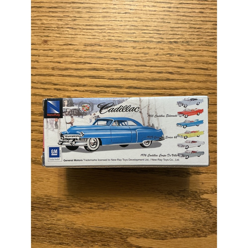 NewRay Cadillac 1:43 Scale Die-Cast Model Car Light Blue Convertible SS-48387 - Picture 4 of 6